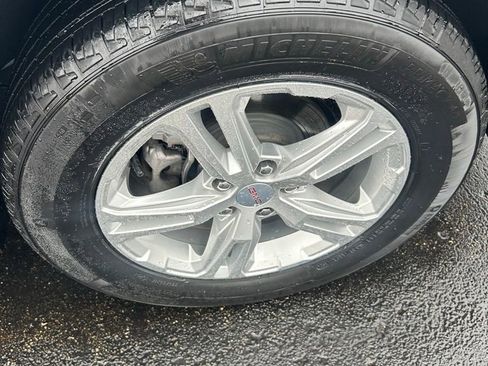 Used 2024 GMC Terrain SLE image 9