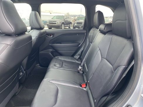 Used 2025 Subaru Forester Limited image 22