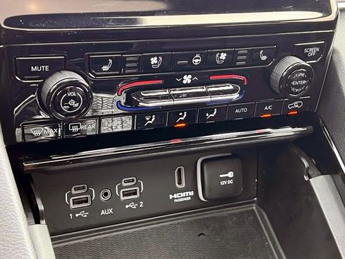 Used 2023 Jeep Grand Cherokee 4WD 4xe w/ Luxury Tech Group II image 27