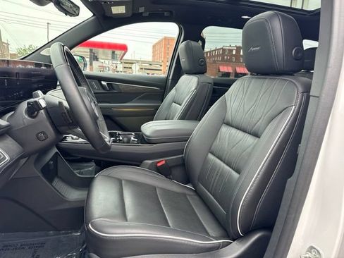 Used 2025 Buick Enclave Avenir w/ Super Cruise Package AWD/4WD image 13