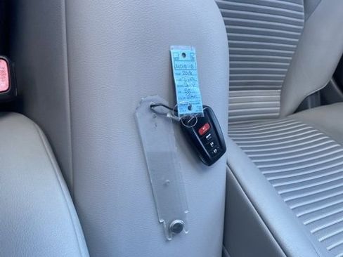 Used 2018 Toyota Camry SE image 27