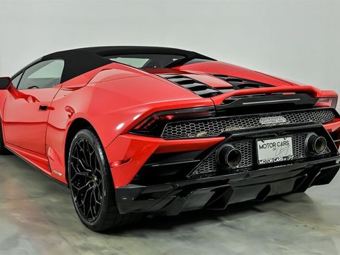 Used 2021 Lamborghini Huracan EVO RWD image 13
