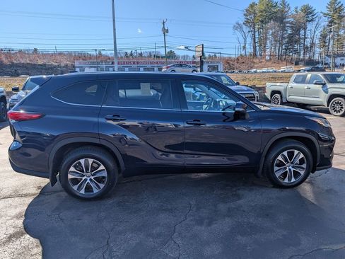 Used 2021 Toyota Highlander XLE image 9