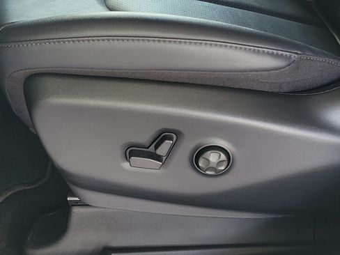 New 2026 Chrysler Pacifica Select FWD image 20