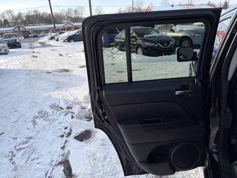 Used 2015 Jeep Patriot High Altitude FWD image 16