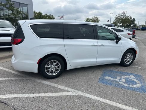 New 2026 Chrysler Pacifica Select image 34