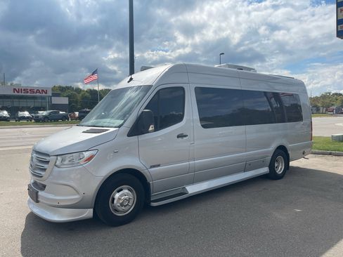 Used 2021 Mercedes-Benz Sprinter 3500 image 10