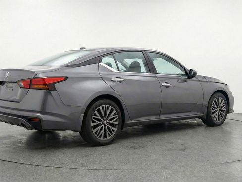 Used 2025 Nissan Altima 2.5 SV image 9