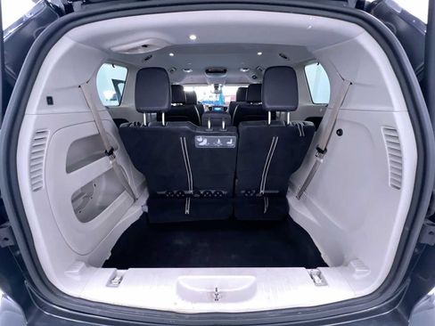 Used 2018 Chrysler Pacifica Touring-L w/ Tire & Wheel Group FWD image 43