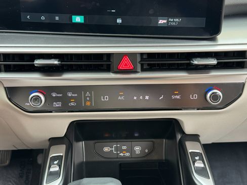 Used 2025 Kia Sorento EX w/ Panoramic Sunroof Package FWD image 30