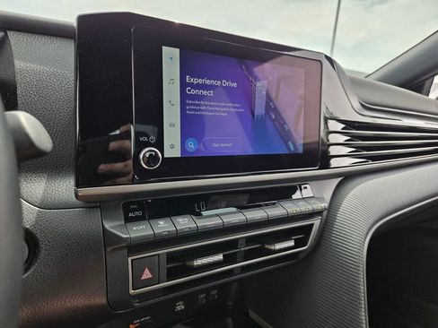 Used 2025 Toyota Camry SE w/ Convenience Package image 21