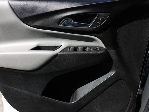 Used 2021 Chevrolet Equinox LS image 13
