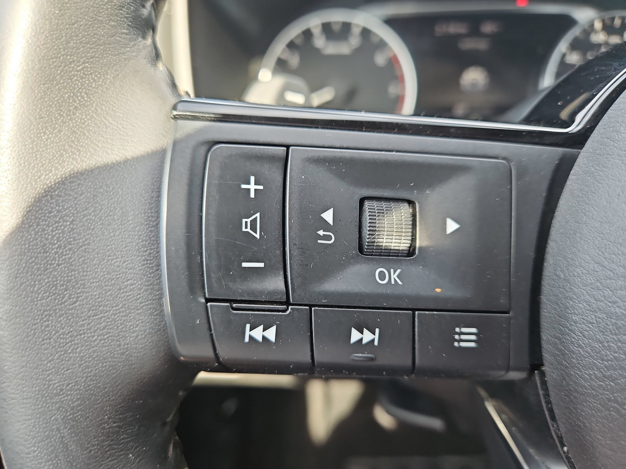 Used 2021 Nissan Rogue SL FWD image 28