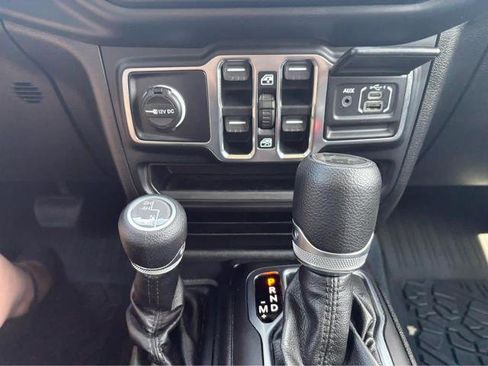 Used 2020 Jeep Wrangler Unlimited Sport S AWD/4WD image 23