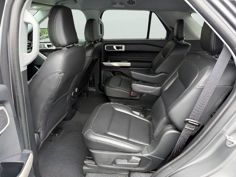 Used 2021 Ford Explorer XLT w/ Equipment Group 202A RWD image 14
