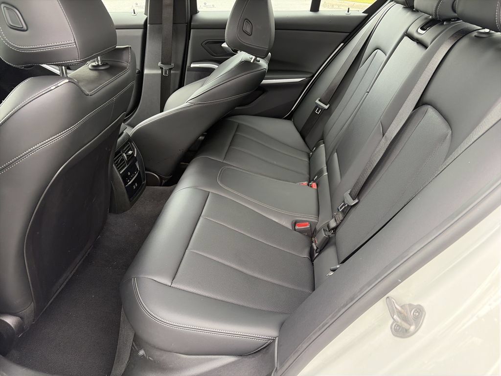 Used 2025 BMW 330i xDrive Sedan AWD/4WD image 16