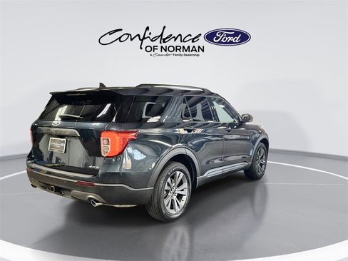 Used 2022 Ford Explorer XLT w/ Equipment Group 202A image 9