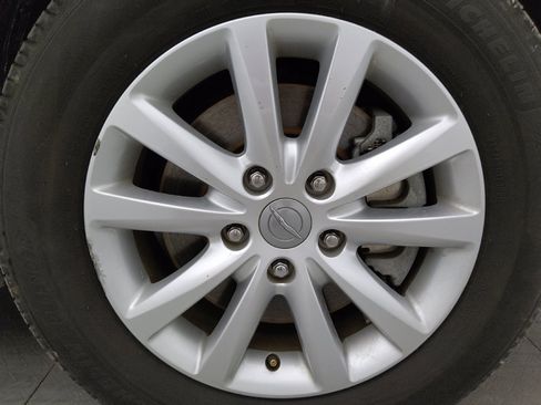 Used 2015 Chrysler Town & Country Limited Platinum FWD image 31