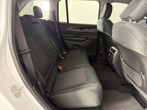 Used 2023 Jeep Grand Cherokee Laredo RWD image 30
