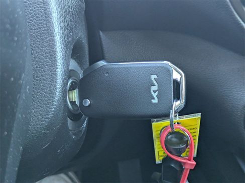 Used 2023 Kia Soul LX image 30