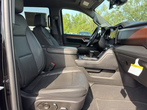 Used 2023 GMC Sierra 1500 Denali w/ Technology Package AWD/4WD image 16