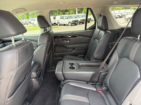Used 2025 Honda Pilot EX-L image 29