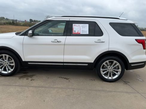 Used 2018 Ford Explorer Limited image 6