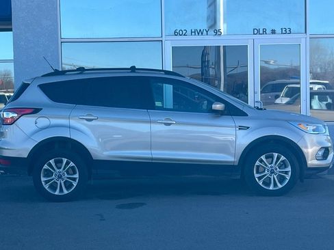 Used 2018 Ford Escape SE w/ SE Sync 3 Package image 3