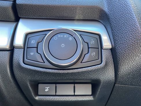 Used 2017 Ford Explorer XLT w/ Equipment Group 202A AWD/4WD image 44