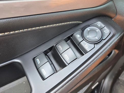 Used 2023 Chevrolet Traverse LT w/ LT Premium Package AWD/4WD image 32