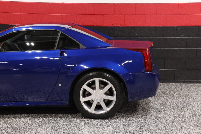 Used 2006 Cadillac XLR RWD image 22