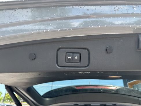Used 2022 Nissan Pathfinder SL AWD/4WD image 13