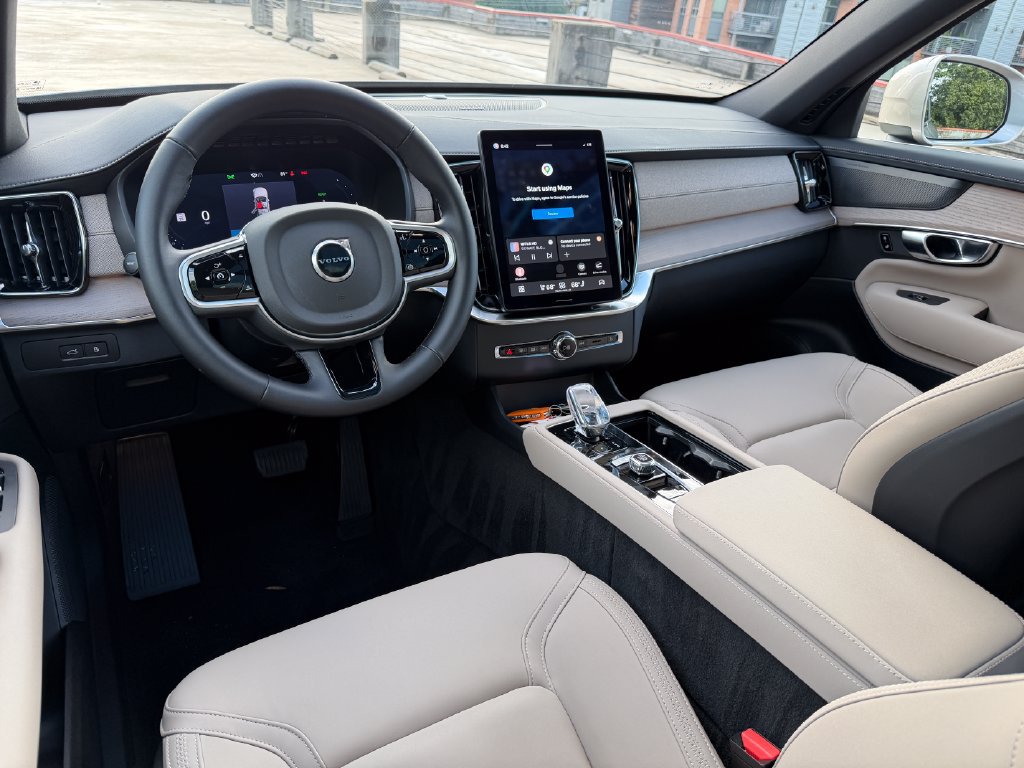 Certified 2025 Volvo XC90 T8 Plus w/ Protection Package Premier AWD/4WD image 14