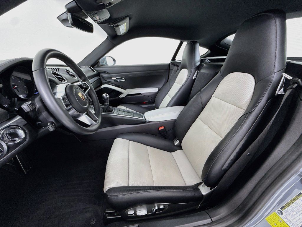 Certified 2024 Porsche 718 Cayman S RWD image 5