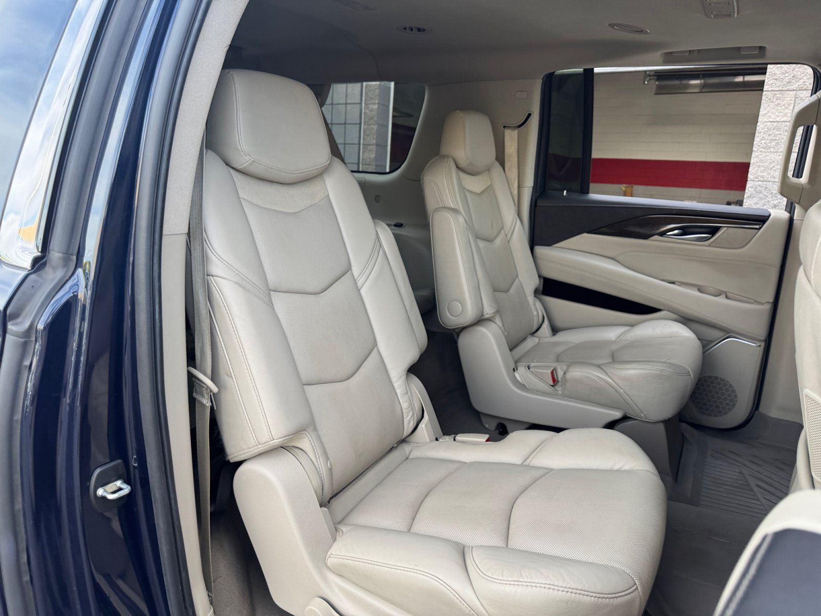 Used 2020 Cadillac Escalade ESV Luxury AWD/4WD image 18