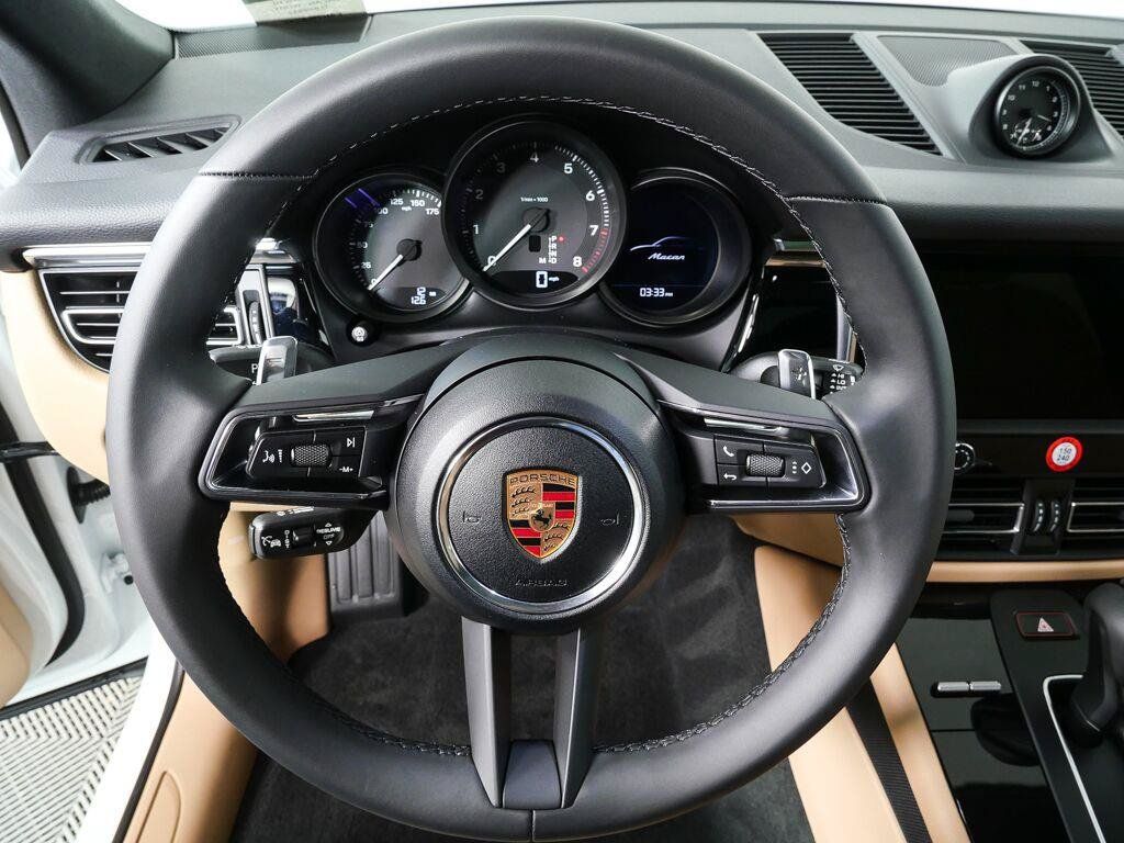 Certified 2026 Porsche Macan AWD/4WD image 9