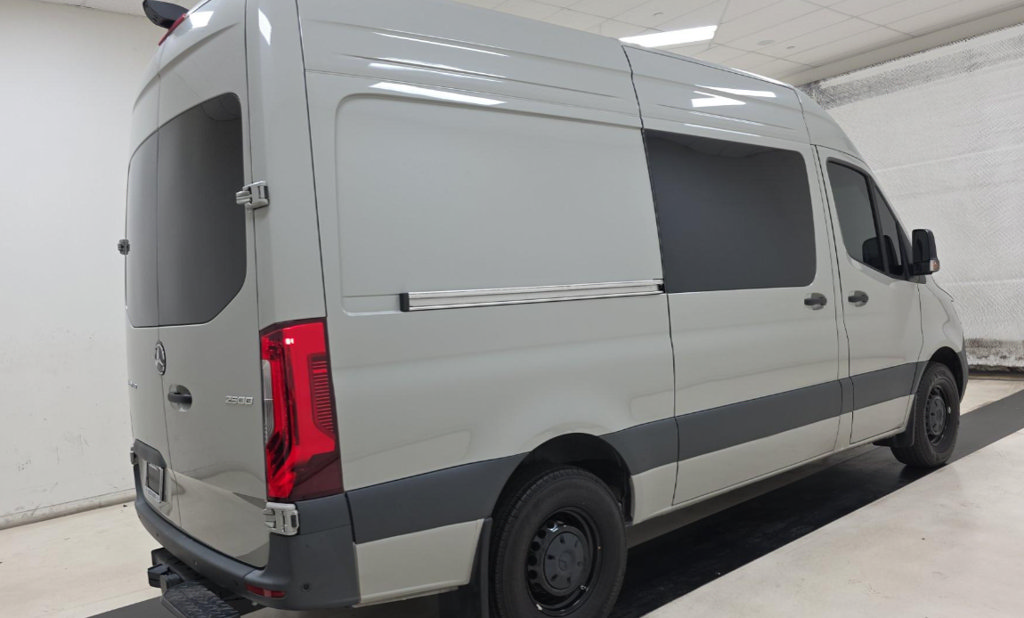 Used 2025 Mercedes-Benz Sprinter 2500 image 4