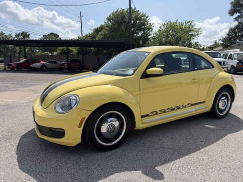 Used 2012 Volkswagen Beetle 2.5 FWD image 1