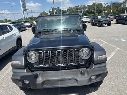 Used 2025 Jeep Wrangler Unlimited Sport AWD/4WD image 2