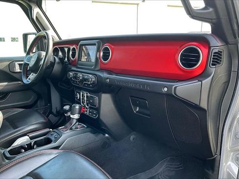 Used 2021 Jeep Wrangler Unlimited Rubicon w/ Dual Top Group AWD/4WD image 17