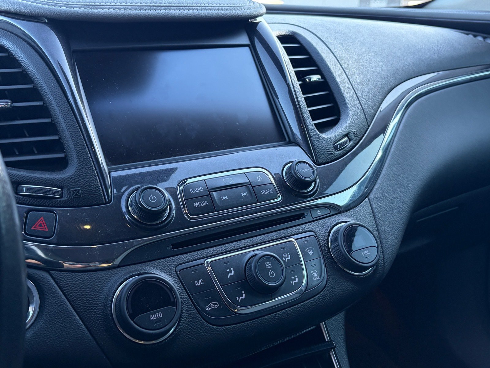 Used 2018 Chevrolet Impala Premier w/ Premier Confidence Package FWD image 13