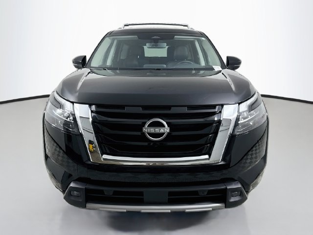 Used 2025 Nissan Pathfinder SL AWD/4WD image 2