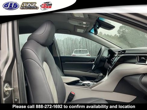 Used 2018 Toyota Camry XLE image 13