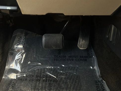 Used 2018 Ford Explorer XLT w/ Equipment Group 202A FWD image 29