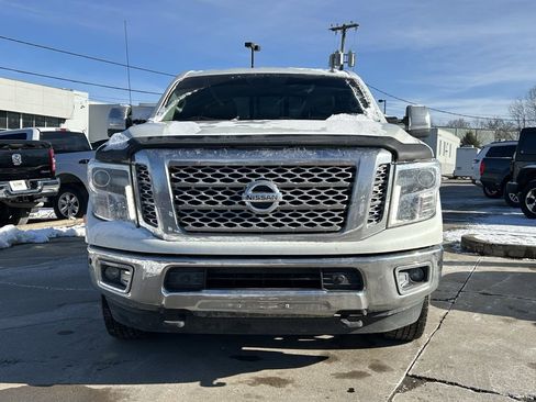 Used 2018 Nissan Titan SL w/ Chrome Package image 3
