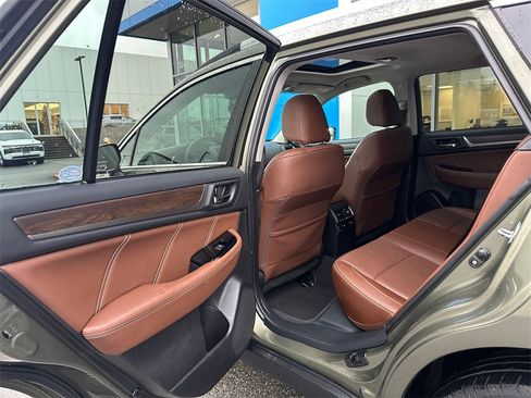 Used 2017 Subaru Outback 2.5i Touring w/ Popular Package #5A image 16