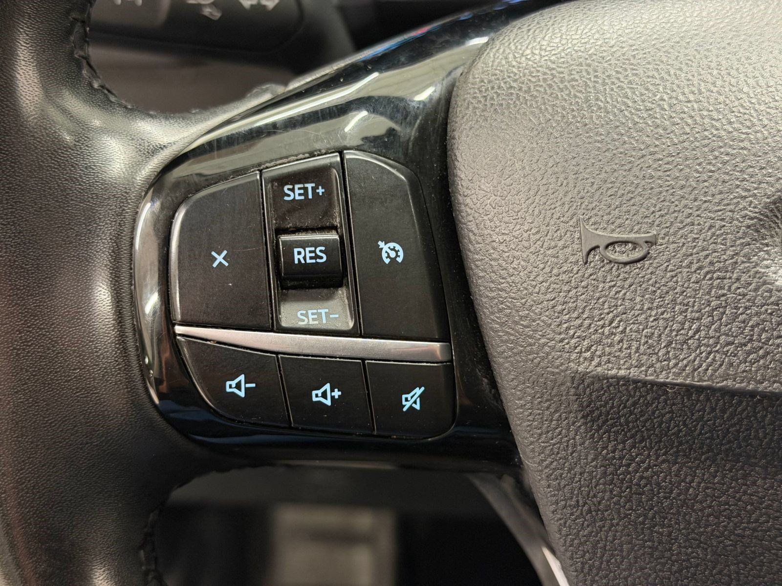 Used 2022 Ford Escape SE w/ SE Sport Appearance Package AWD/4WD image 14