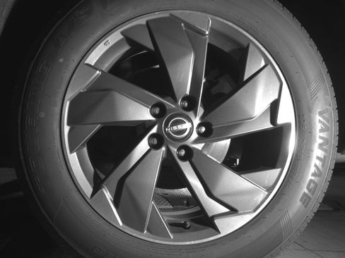 Used 2025 Nissan Rogue SV image 14