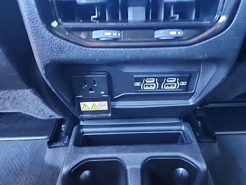 Used 2023 Jeep Grand Cherokee L Limited w/ Black Appearance Package image 30