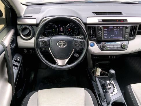 Used 2018 Toyota RAV4 XLE image 6
